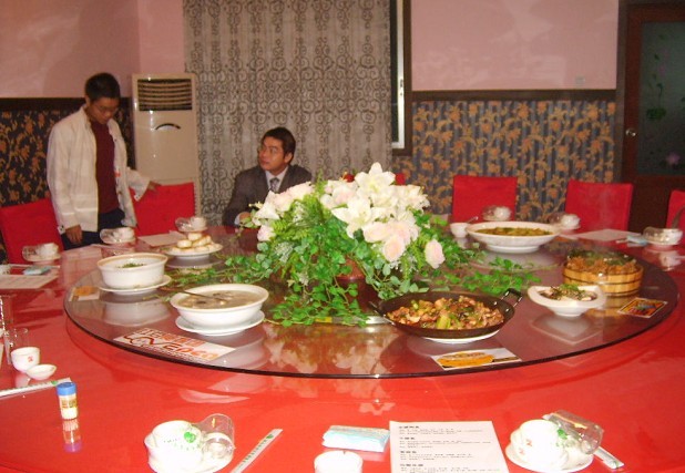 湟江河鱼馆：品干烧鱼，尝脆皮兔，饮四特酒