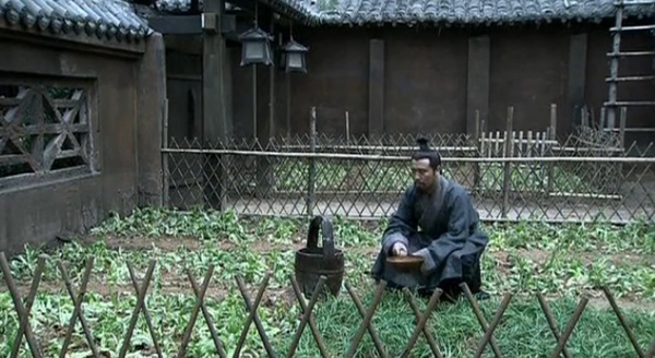 水煮三国：刘备随曹操进许都 为何整天在后花园种菜
