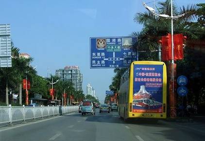 公交车上窥见南宁城市文明