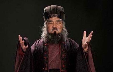 水煮三国：他是三国初期最残暴的人 却死于女人之手