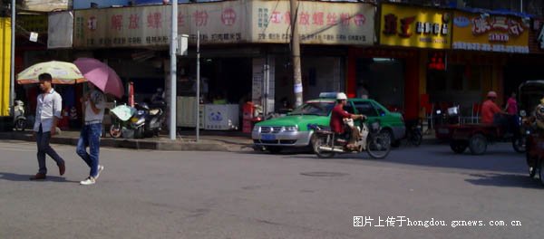 解放路上吃螺丝粉，扣肉饭里品南宁味